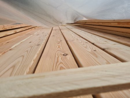 Maumedžio terasinė lenta 27×120 mm lygus paviršius AB