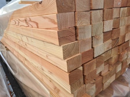 Obliuotas maumedžio brusas 45x95 mm AB